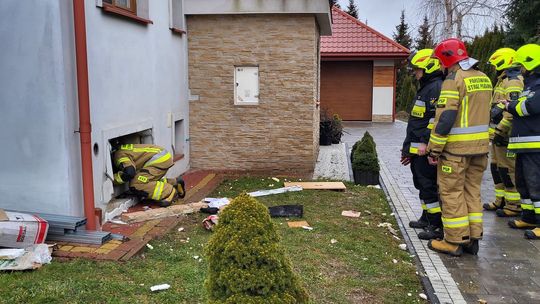 Lubatówka wybuch pieca w budynku mieszkalnym.