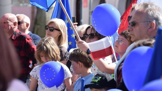 "Majówka z Europą" na krośnieńskim rynku. Zobaczcie zdjęcia