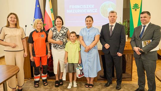 Mały bohater, wielkie serce! Burmistrz docenił młodzież i odważnego pierwszoklasistę