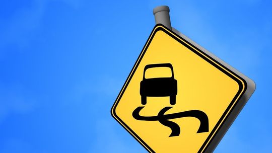 ? Marznące opady. Przez gołoledź możliwe duże utrudnienia na drogach