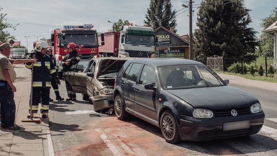 MIEJSCE PIASTOWE: Kobieta poszkodowana w zderzeniu samochodów