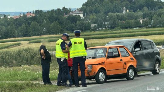 Miejsce Piastowe. Kolizja z udziałem "malucha"