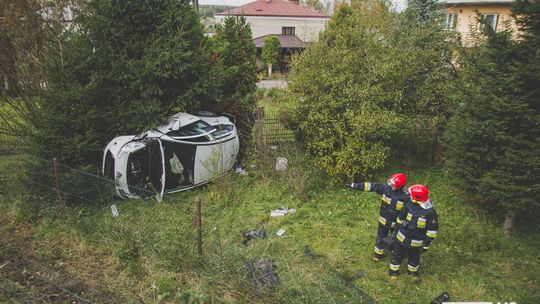 MIEJSCE PIASTOWE: Samochód spadł ze skarpy