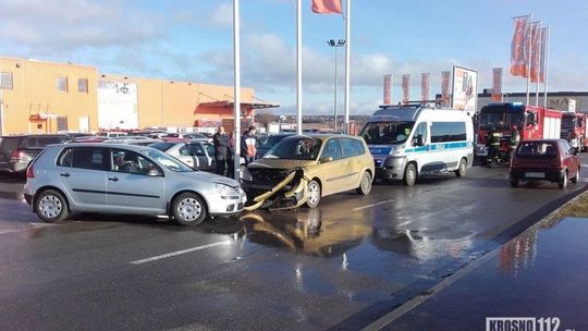 Miejsce Piastowe: Stłuczka na parkingu OBI