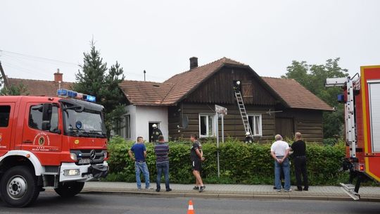 MIEJSCE PIASTOWE: Zadymienie w drewnianym budynku