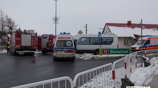 MIEJSCE PIASTOWE: Zderzenie dwóch busów na rondzie