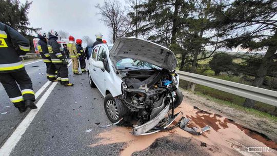 Miejsce Piastowe. Zderzenie Scanii z Oplem. Jedna osoba ranna