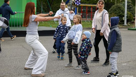 Mieszkańcy Krosna na sąsiedzkiej potańcówce przy hali MOSiR