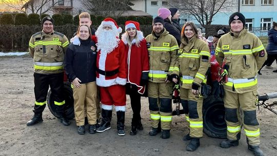 Mikołaj odwiedził Świerzową Polską! Radość i prezenty dla najmłodszych