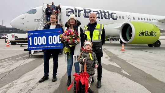 Milionowy pasażer na podrzeszowskim lotnisku. Podkarpacki port w tym roku pobije rekord podróżnych!