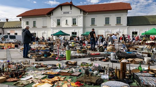 Miłośnicy staroci ponownie spotkali się przy Etnocentrum w Krośnie [ZDJĘCIA]