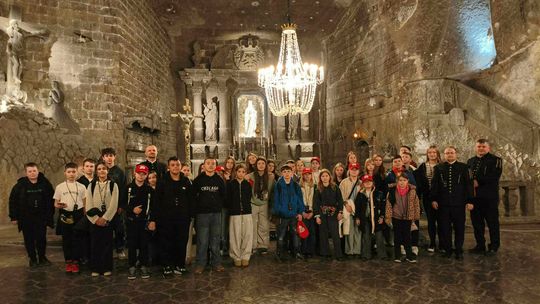 Młodzi strażacy z Targowisk poznawali tajniki ratownictwa górniczego i historię Wieliczki