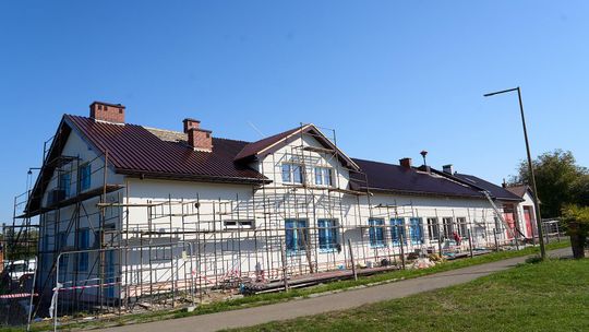 Modernizacja w toku. Trwają prace przy dachu, instalacjach i części OSP Długie