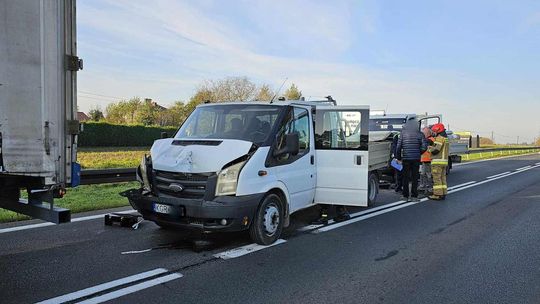 Moderówka. Zderzenie ciężarówki i dwóch busów dostawczych