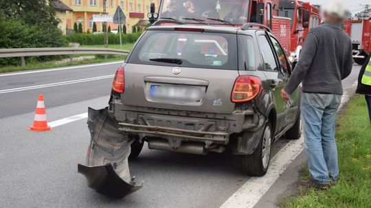 MODERÓWKA: Zderzenie samochodów. Jedna osoba trafiła do szpitala