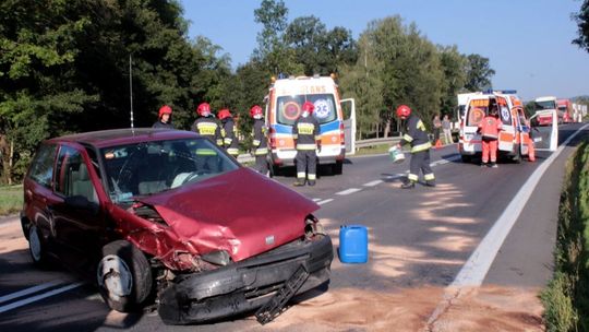 MODERÓWKA: Zderzenie trzech samochodów. DK28 zablokowana