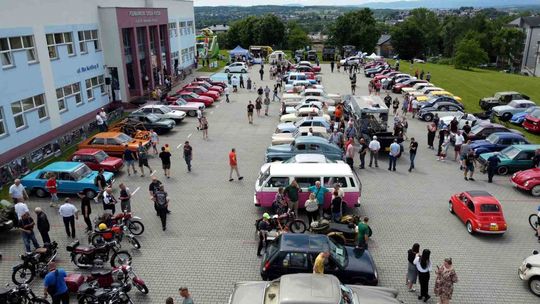 Motoryzacyjna pasja, edukacja i styl – relacja z Akademickiego Zlotu „Vintage Vibes”
