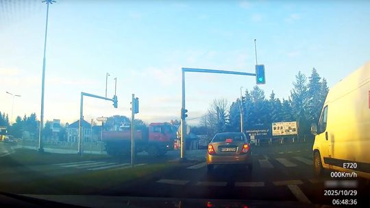 Mrożąca krew w żyłach sytuacja na skrzyżowaniu w Turaszówce [WIDEO]