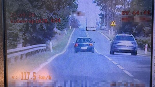 Na liczniku 117 km/h, rodzina na pokładzie. Kierowca 1,2 promila