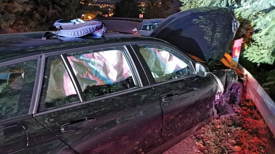 Na łuku drogi DW991 zderzyły się dwa samochody marki BMW