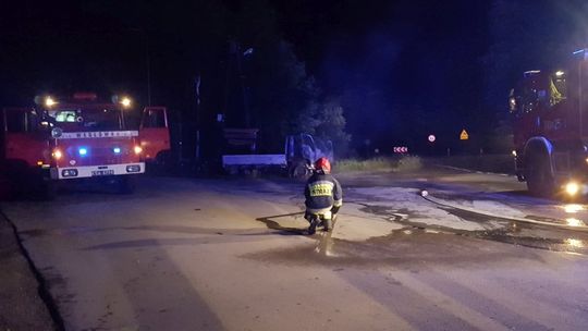 Na skrzyżowaniu w Węglówce spłonął samochód