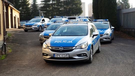 Na widok policji rzucili się do ucieczki. Przy okazji pościgu za 22-latkiem zatrzymano nastolatków