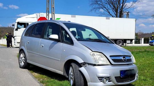 Nadole. Zderzenie ciężarówki z osobówką