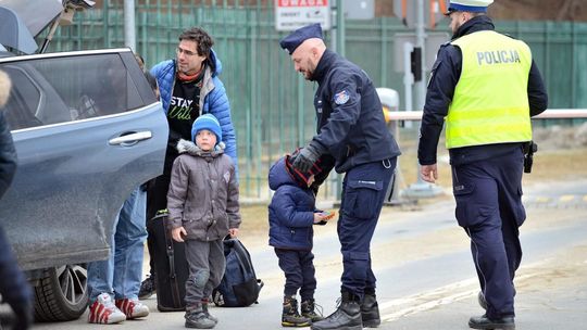 "Najbardziej szkoda mi dzieci..." - policjanci opowiadają o służbie na granicy w Krościenku