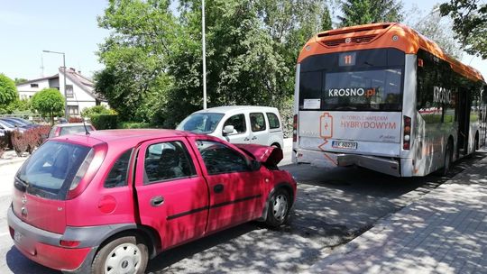 Najechał na tył nowego autobusu MKS