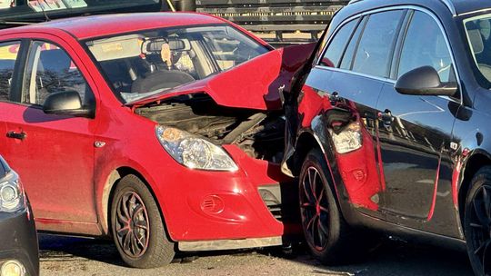 Najechanie na tył na Podkarpackiej. Duże utrudnienia na DK28 Najechanie na tył na Podkarpackiej. Duże utrudnienia na DK28