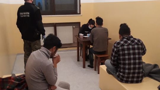 Nepalczycy szli do Hiszpanii. Zostali zatrzymani w Bieszczadach
