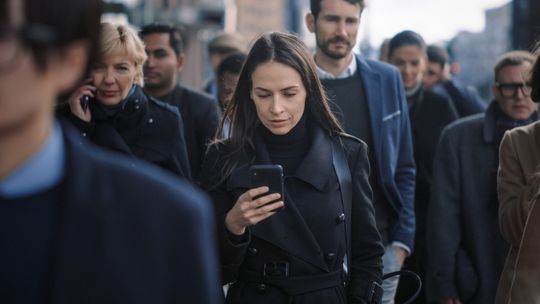 Nie będzie prądu i nie będzie zasięgu telefonii komórkowej? Operatorzy pracują nad awaryjnym zasilaniem masztów