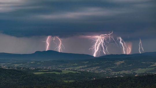 Niebezpieczna pogoda. Meteorolodzy prognozują superkomórki burzowe i obfite opady deszczu