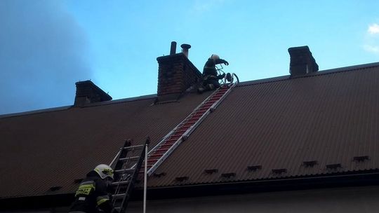 Niebezpieczne pożary wewnątrz domów w Daliowej, Równem i Iwli