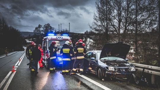 Niespokojna Wigilia na drogach. Kolizje w Cergowej i Krośnie