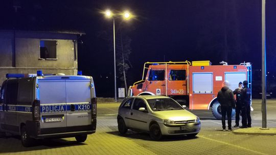 Nieszczęśliwy wypadek na parkingu sklepu. Nastolatek w ciężkim stanie