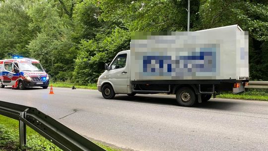 Nieszczęśliwy wypadek w Potoku. 9-latkę potrącił dostawczy mercedes