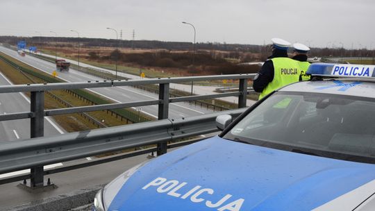 Nietrzeźwa 21-latka pędziła autostradą bez uprawnień