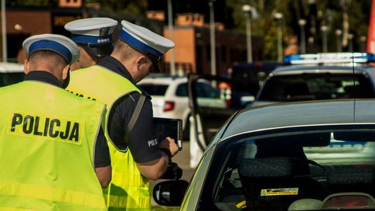 Nietrzeźwa 38-latka przekroczyła prędkość. Podróżowały z nią dzieci