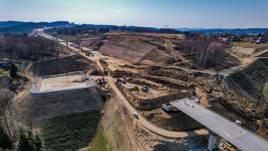 Nietypowe posadowienie zbiornika retencyjnego przy budowie S19