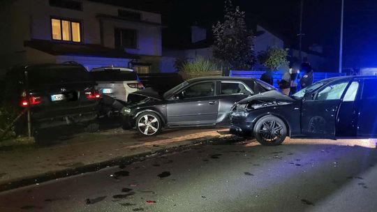 Nocna kolizja w Korczynie. Sprawca porzucił auto i uciekł pieszo