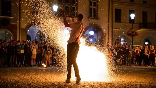 Nocne Teatralia Strachy: Fireshow na Rynku