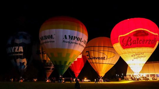 Nocny pokaz balonów i laserów na lotnisku. Zmiany w ruchu i specjalna linia MKS
