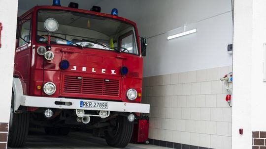 Nowa brama, wyremontowany garaż. Remont remizy OSP Jasionka zakończony