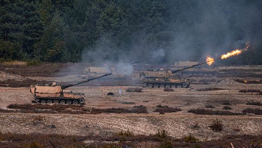 Nowa Dęba: Borsuki, Abramsy, F-16 i walka z dronami na oczach delegacji z ponad 20 państw