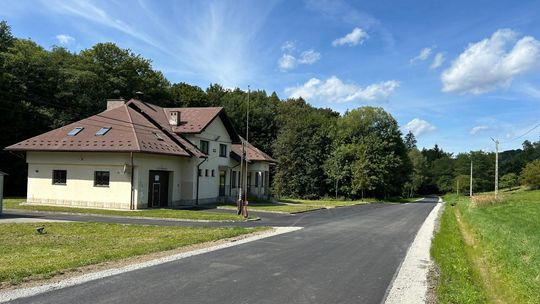 Nowa jakość drogi powiatowej w Rzepniku – inwestycja zakończona