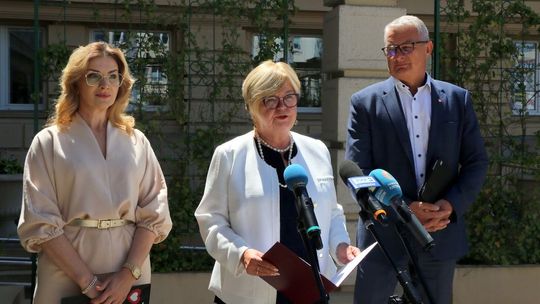 Nowe możliwości dla rodzin i seniorów. Wojewoda i posłowie o programach społecznych