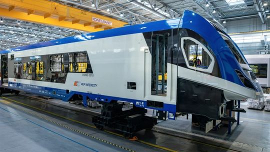 Nowoczesne hybrydowe pociągi PKP Intercity pojadą również do Krosna