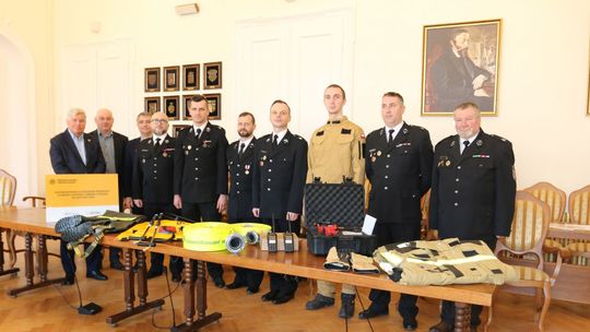 Nowoczesny sprzęt za ponad 427 tys. zł trafił do krośnieńskich OSP