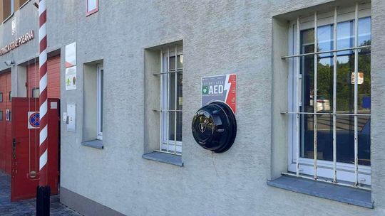 Nowy defibrylator AED na remizie OSP Łęki Dukielskie